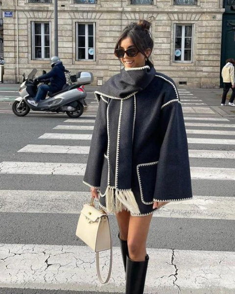 Cappotto Donna in Lana con Sciarpa Integrata