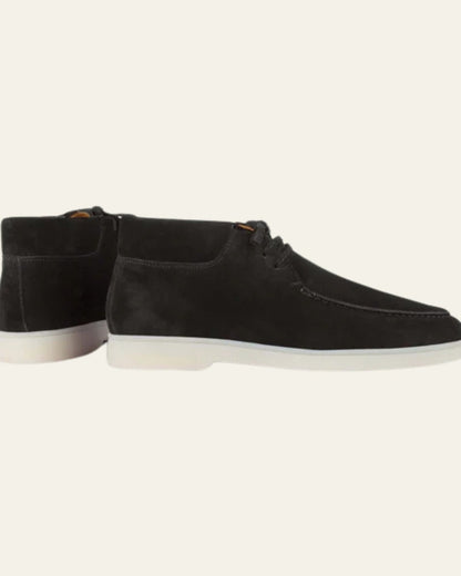 Stivaletto Desert Uomo in Camoscio Nero Eleganza Nordica Pulita