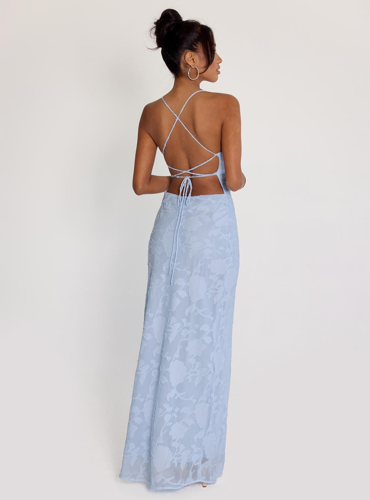 Abito Lungo Donna con Texture Floreale e Spalline Sottili