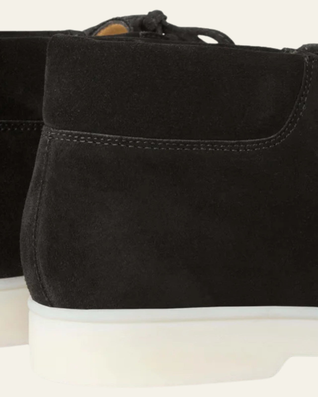 Stivaletto Desert Uomo in Camoscio Nero Eleganza Nordica Pulita