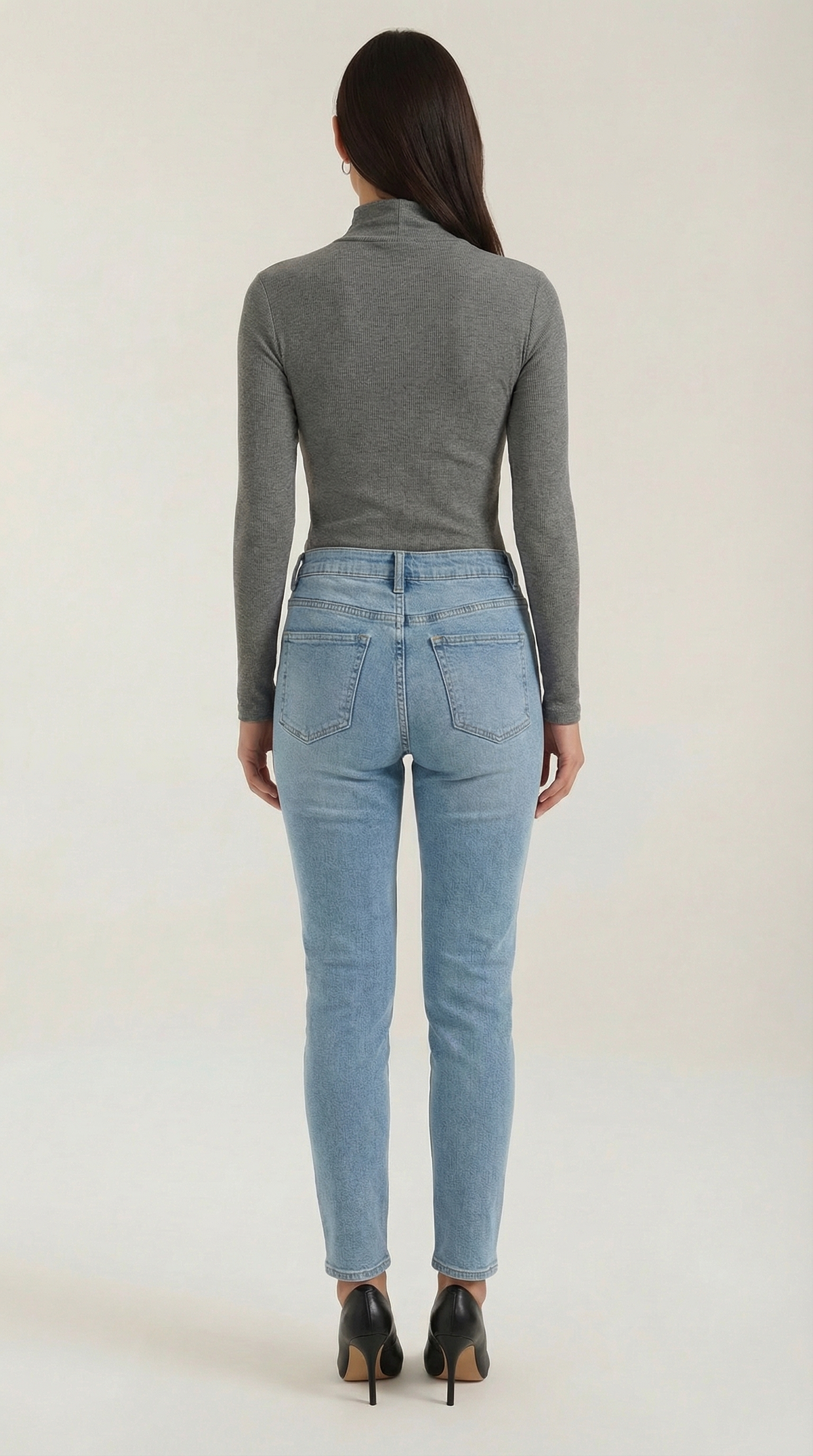 Top Donna a Maniche Lunghe con Tagli sul Petto