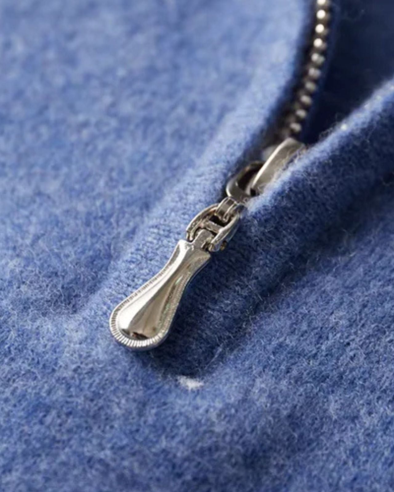 Polo Uomo in Lana Merino con Zip Morbida Eleganza Discreta