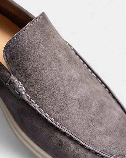 Mocassini Uomo in Camoscio Slip-On Profilo Basso Suola Bianca