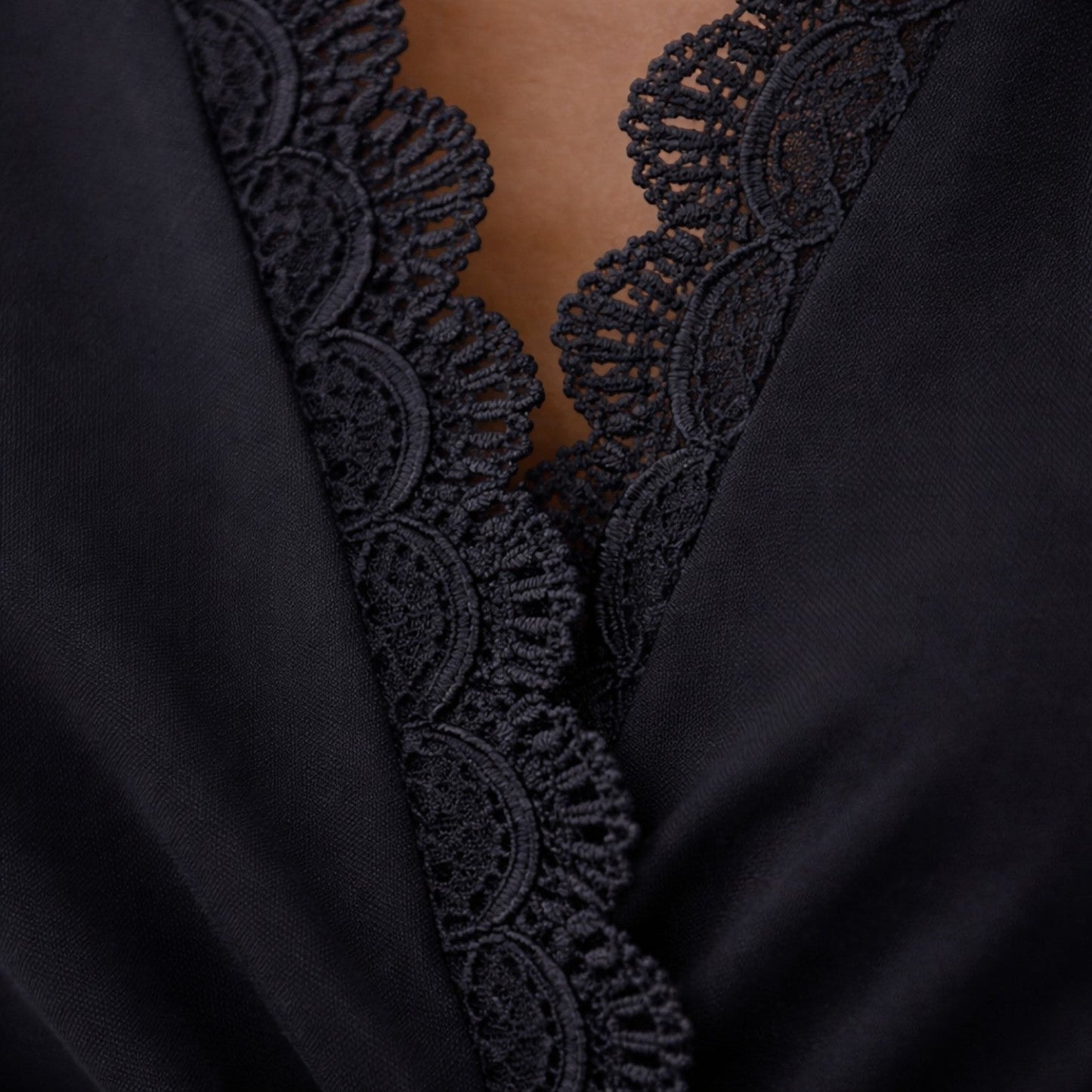 Abito Midi Donna Nero con Maniche in Pizzo