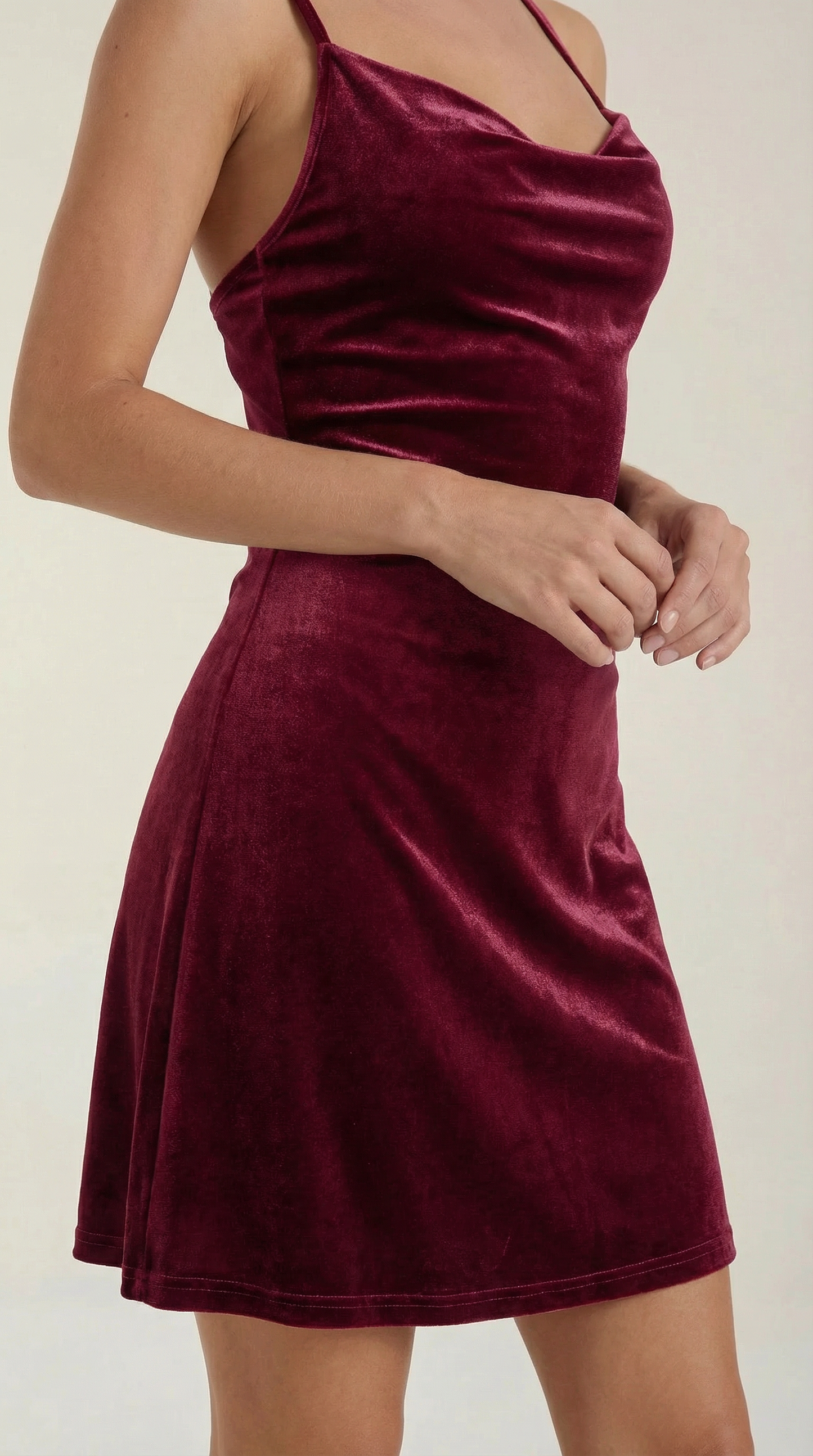 Abito Corto Donna in Velluto con Spalline Sottili